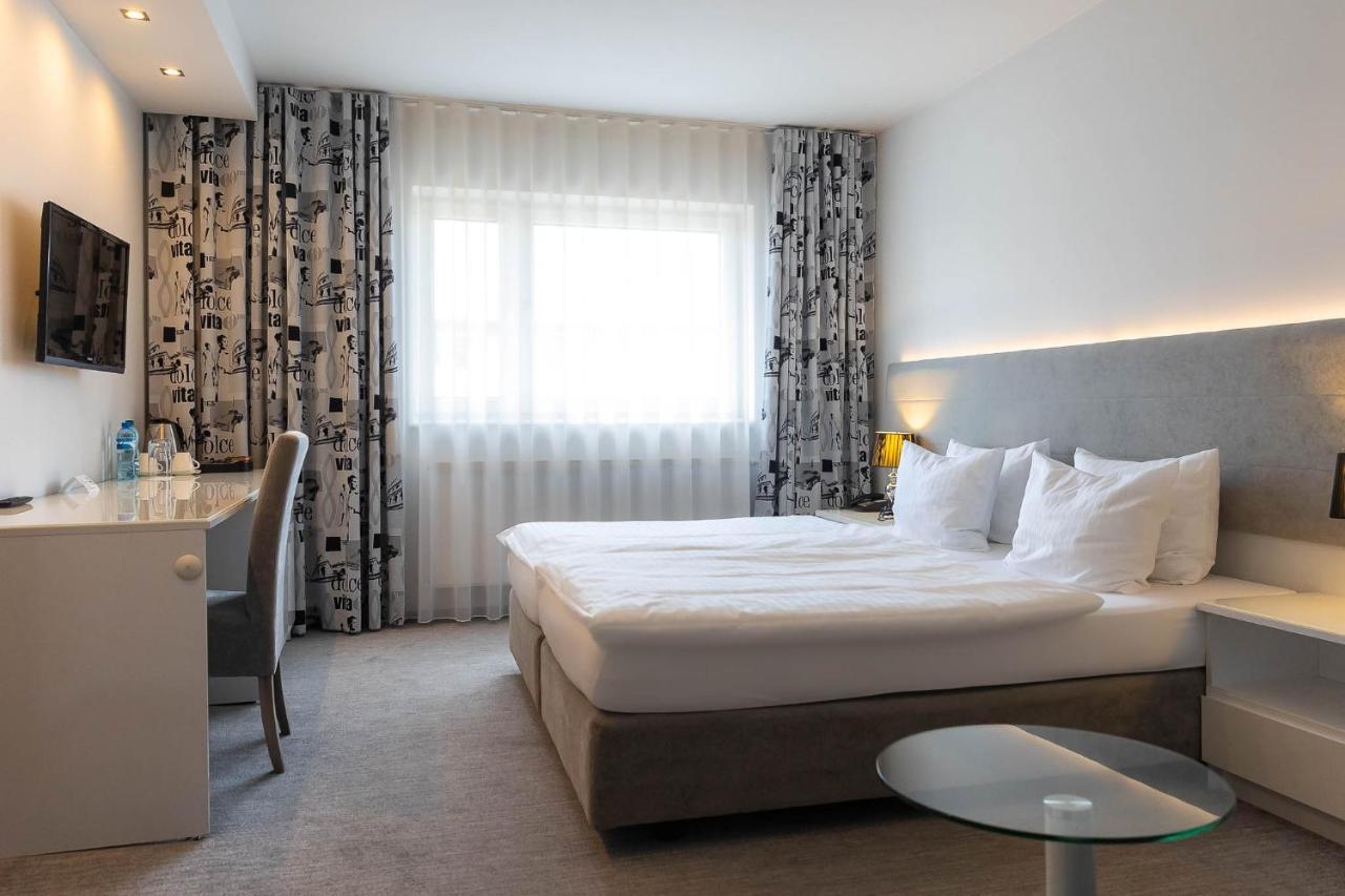 Hotel Santin Belchatow ภายนอก รูปภาพ