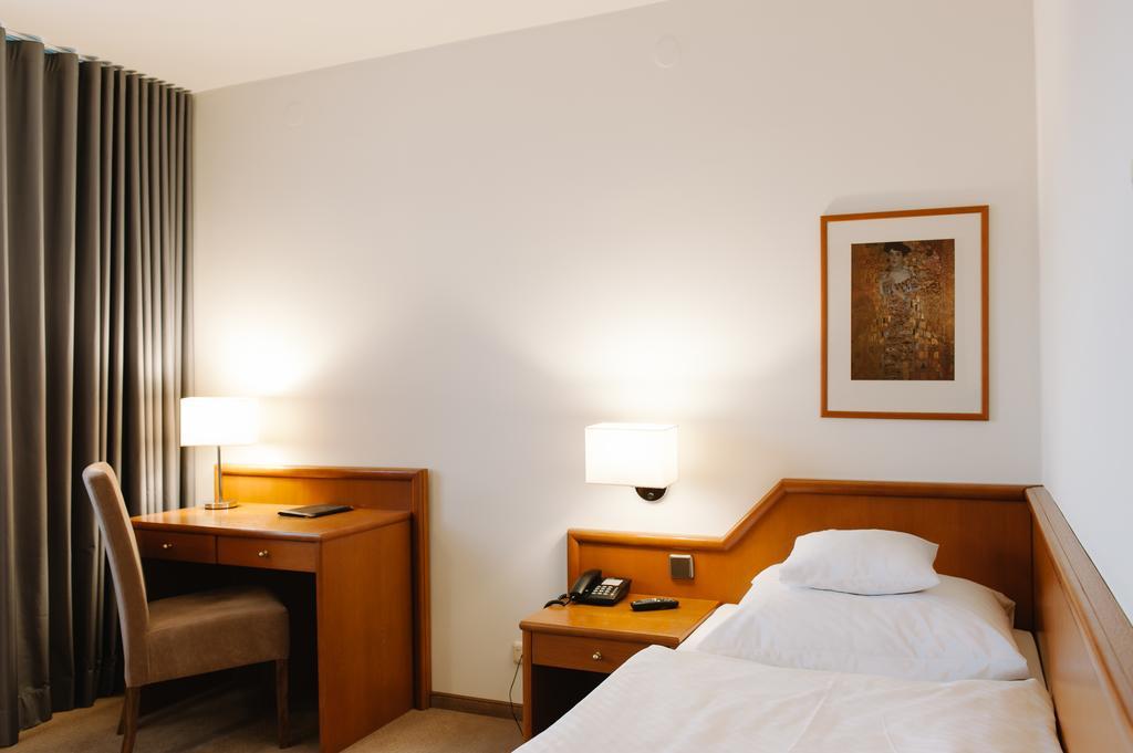 Hotel Santin Belchatow ภายนอก รูปภาพ