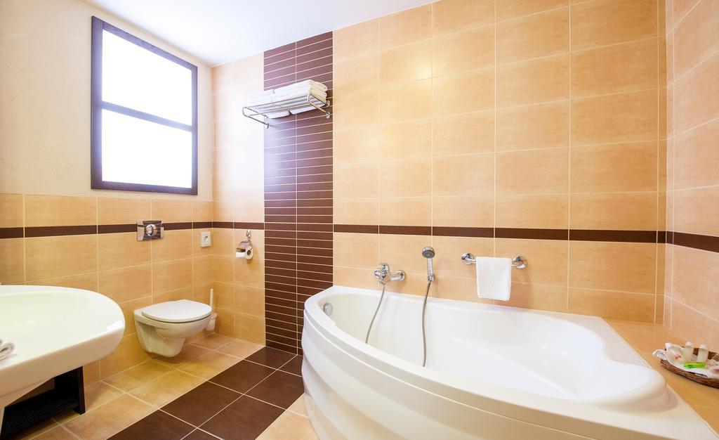 Hotel Santin Belchatow ภายนอก รูปภาพ