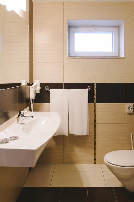 Hotel Santin Belchatow ภายนอก รูปภาพ