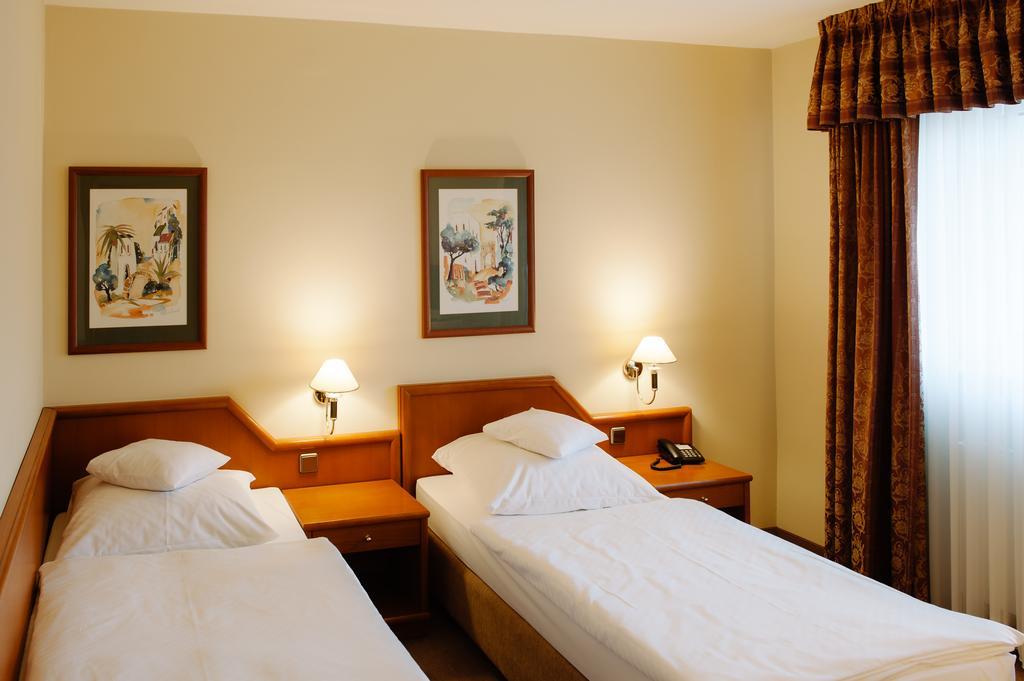 Hotel Santin Belchatow ภายนอก รูปภาพ
