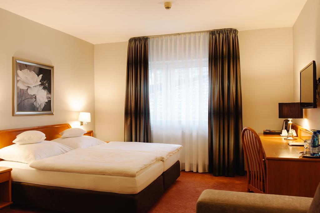 Hotel Santin Belchatow ภายนอก รูปภาพ