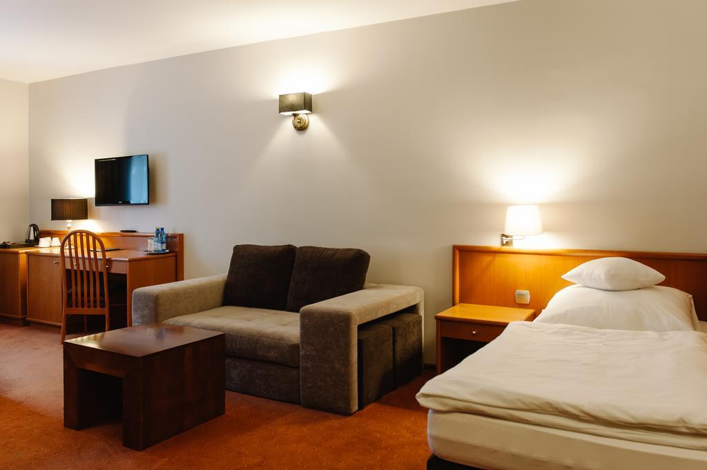 Hotel Santin Belchatow ภายนอก รูปภาพ